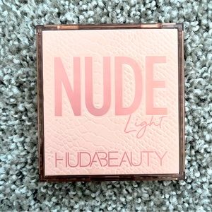Huda beauty Nude eyeshadow palette